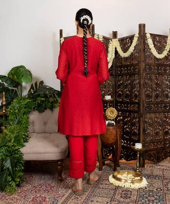 Red embroidered short kurta set 4