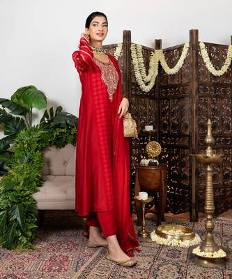 Red embroidered kurta set 2