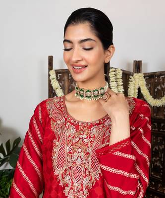 Red embroidered kurta set 5