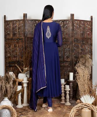 Blue embroidered anarkali set 5