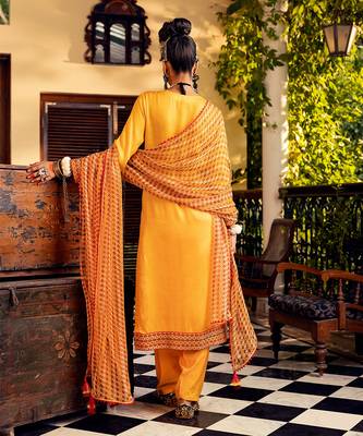 Yellow satin printed kurta set 3