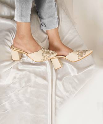 Cream pearl heel 2