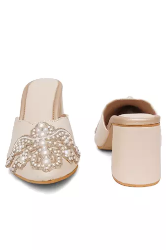 Cream pearl heel