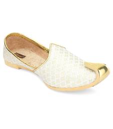 Desi colour mens ethnic footwear sherwani jutti-off white print