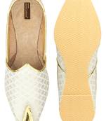 Desi colour mens ethnic footwear sherwani jutti-off white print