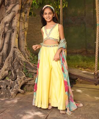 Yellow printed cape set 1