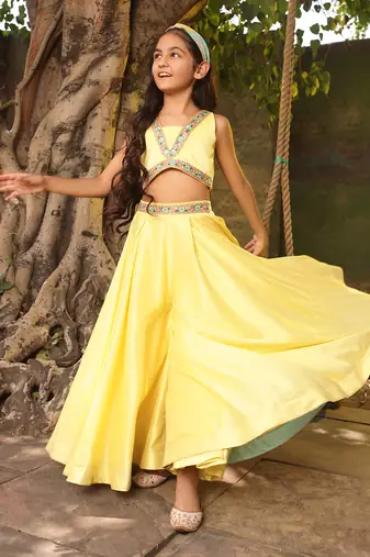 Yellow printed cape set