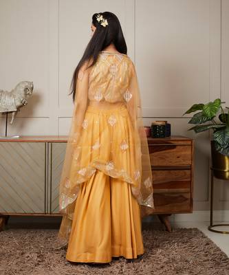 Musterd yellow cape set 2