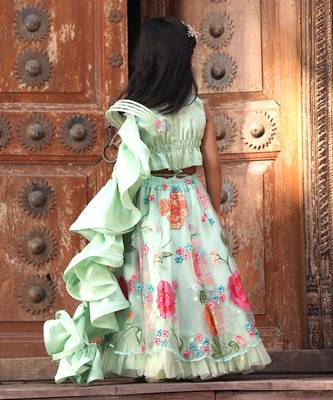 Pista green embroidered skirt set 2