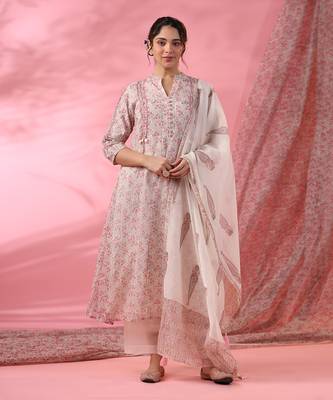Off white gulbagh box pleated kurta set 1