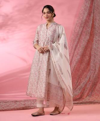 Off white gulbagh box pleated kurta set 3