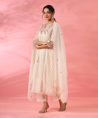 Off white maha kurta set 2