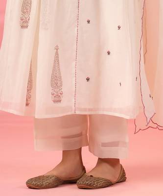 Off white gul geather kurta set 5