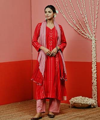 Red a line woven cotton kurta set 5