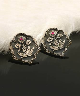 Silver adorable floral stud earrings 1
