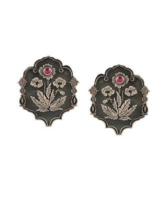 Silver adorable floral stud earrings 2