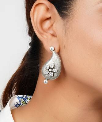 Silver floral & tear drop stud earrings 3