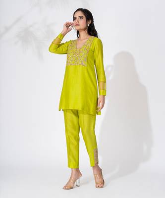Lime green pure chanderi emboidered short kurta set 4