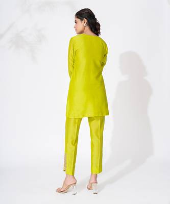 Lime green pure chanderi emboidered short kurta set 5