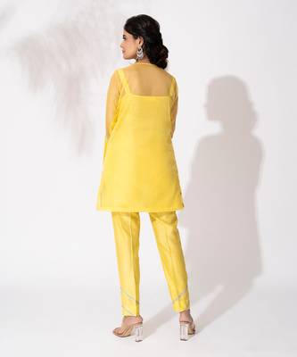 Yellow organza lace embroidered kurta set 4