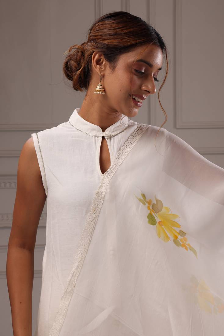 Geroo Jaipur Off-White Hand Painted Organza Dupatta With Crochet Lace