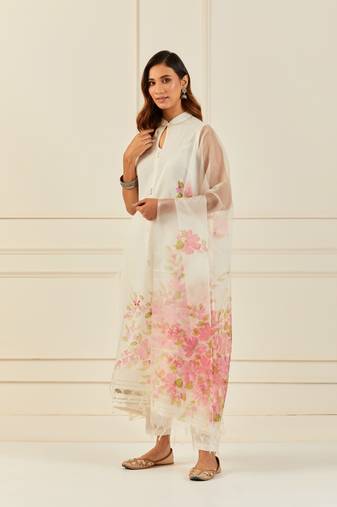 Geroo Jaipur Off-white Hand-Painted Organza Dupatta With Tassels
