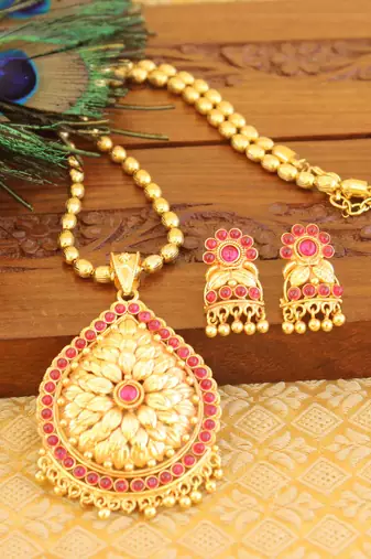 Designer gold plated kempu necklace set