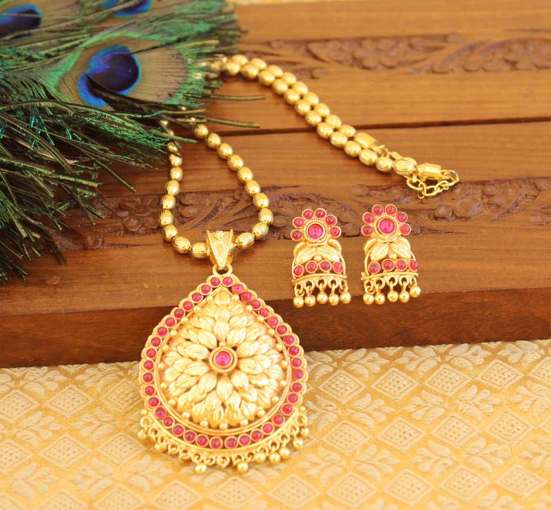 Designer gold plated kempu necklace set