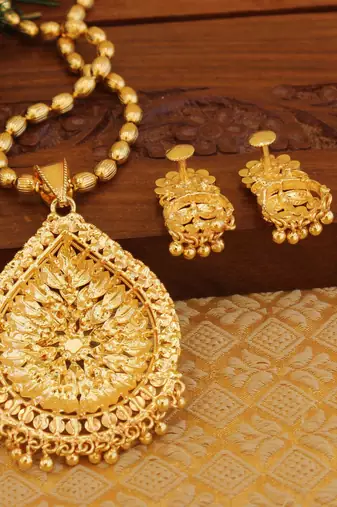 Designer gold plated kempu necklace set