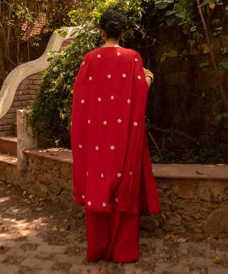 Red slit jacket set 3
