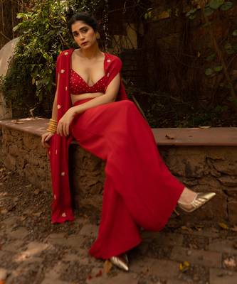 Red slit jacket set 4