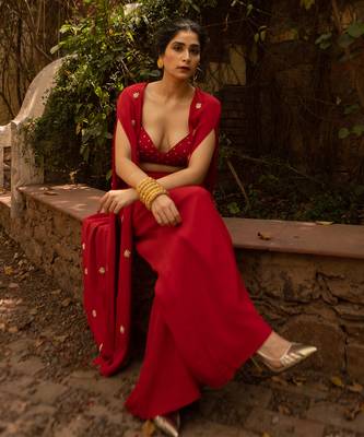 Red slit jacket set 5