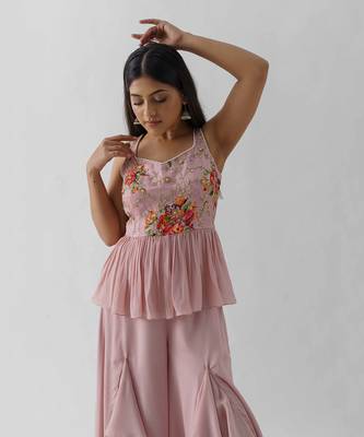 Pink crepe flared pant set 4