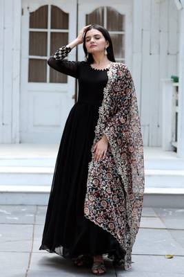 Black Fuax Blooming Embroidered gown with Dupatta 2