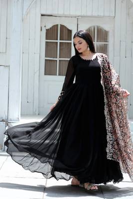 Black Fuax Blooming Embroidered gown with Dupatta 3