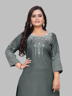 FASHION KREZA COTTON SLUB FABRIC WITH 3::4 SLEEVES AND EXQUISITE EMBROIDERED DETAILING ON NECK AND SLEEVES 2