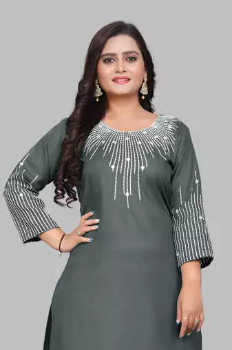 FASHION KREZA COTTON SLUB FABRIC WITH 3::4 SLEEVES AND EXQUISITE EMBROIDERED DETAILING ON NECK AND SLEEVES