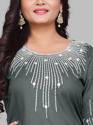 FASHION KREZA COTTON SLUB FABRIC WITH 3::4 SLEEVES AND EXQUISITE EMBROIDERED DETAILING ON NECK AND SLEEVES 3