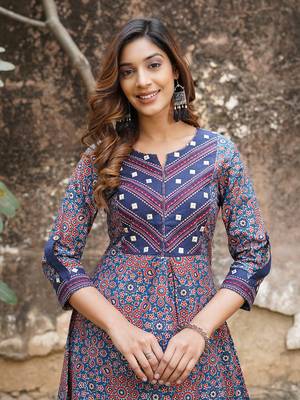 women blue and rust printed straight kurta pant set 5