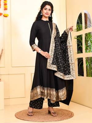 women black printed anarkali kurta palazzo and dupatta set 3