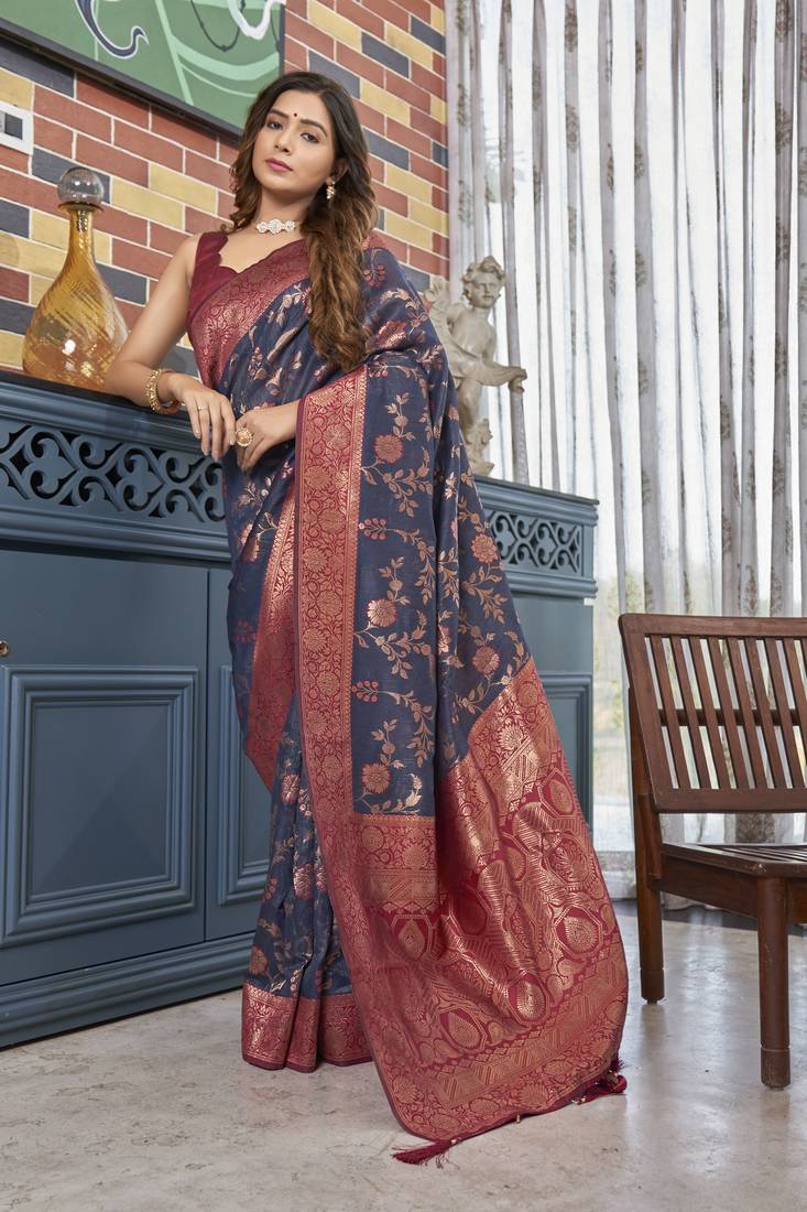 Grey Georgette Embroidery Pattern Saree With Blouse Piece