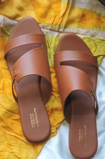 Tan i footwear