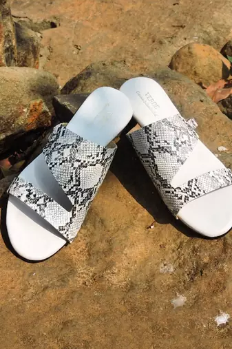 White shesha footwear