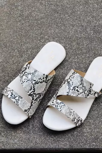 White shesha footwear
