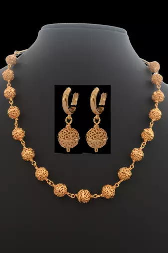 Gold necklace-sets