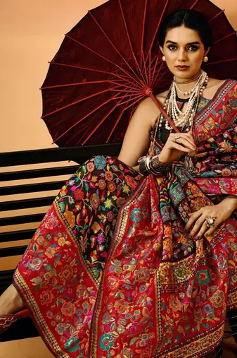 Black Women'S Kashmiri Pashmina Woven Design Celebrity Saree With Blouse Piece