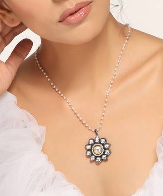 White rhodium finish kundan pendant with chain 2
