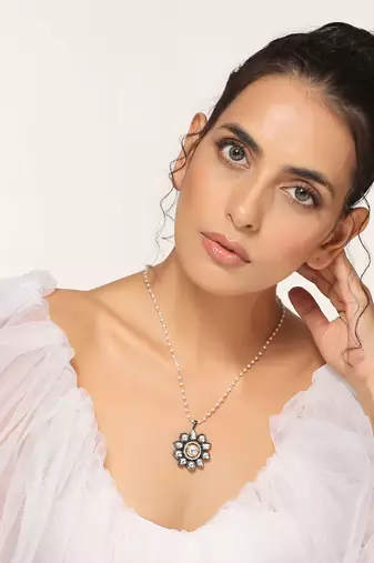 White rhodium finish kundan pendant with chain