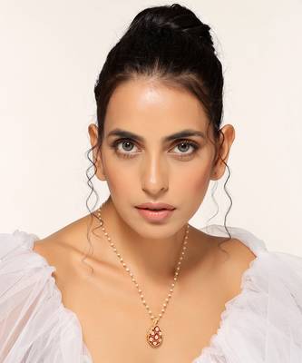 Red gold tone kundan pendant with chain 1