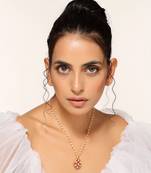 Red gold tone kundan pendant with chain